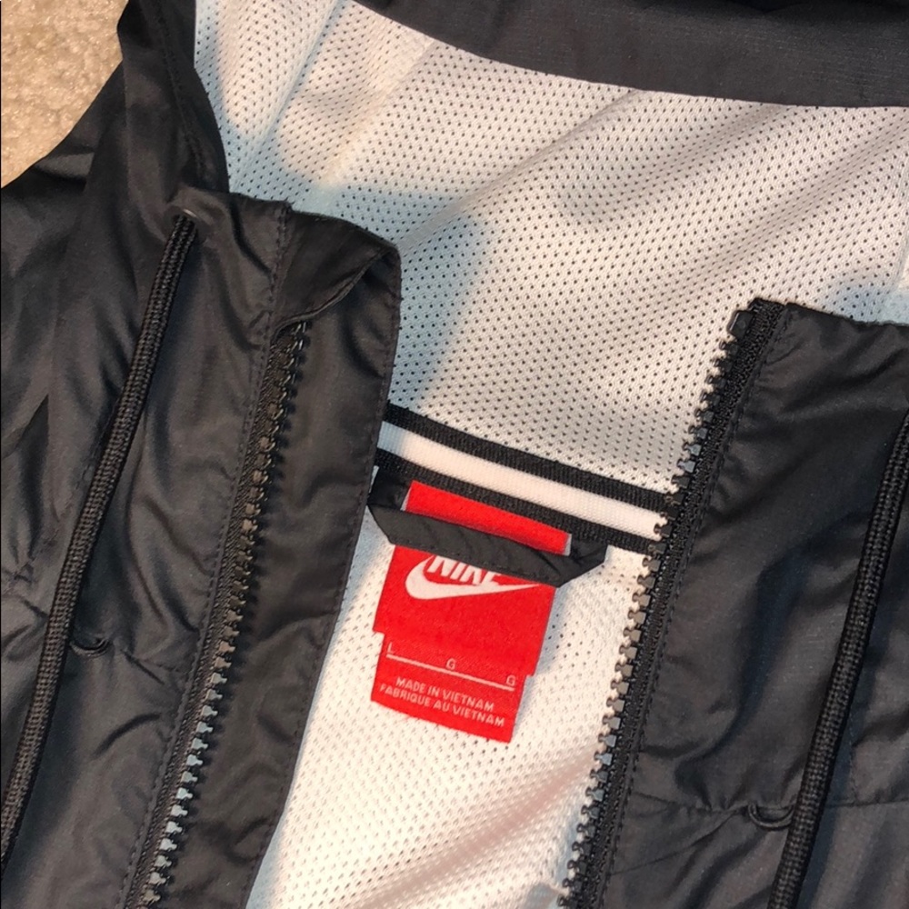 Nike Windbreaker - Picture 3 of 3